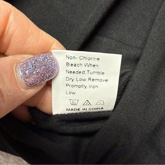 Black V-Neck size small Women's Top cute offset cross cross at neckline - Picture 3 of 8